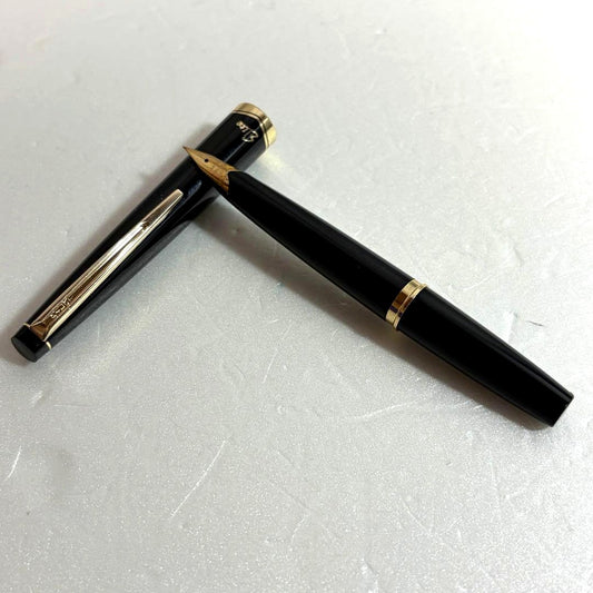 Used Pilot 14K 585 gold fountain pen nib size F with black color, shown close-up