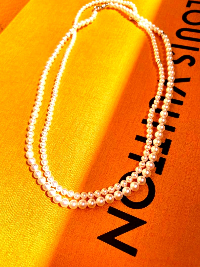Mikimoto Pearl Island Necklace featuring two 4mm pearls and fifteen 5mm pearls on a 42cm chain