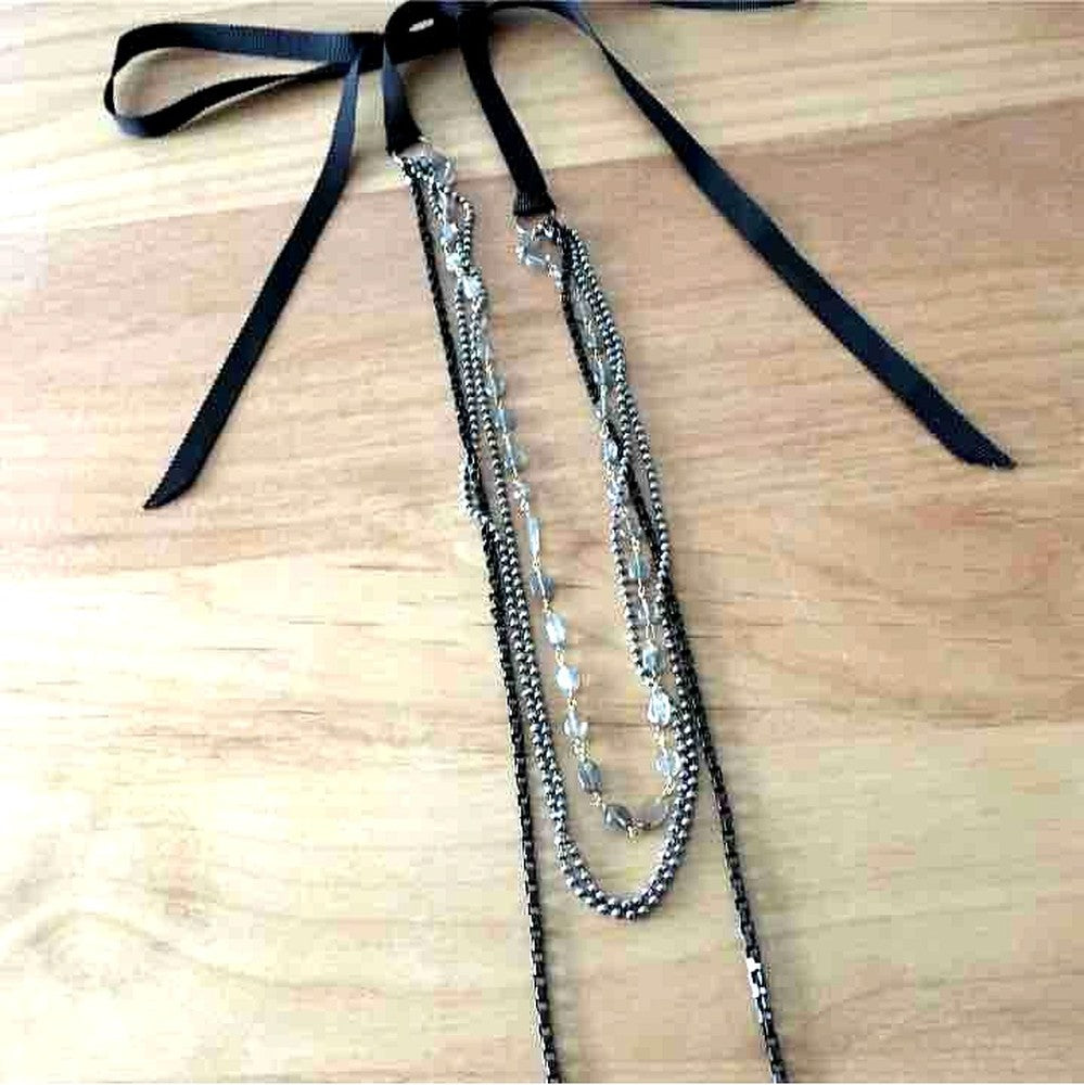 Agaat Labradorite long necklace featuring polished stones with a smooth finish on a thin chain