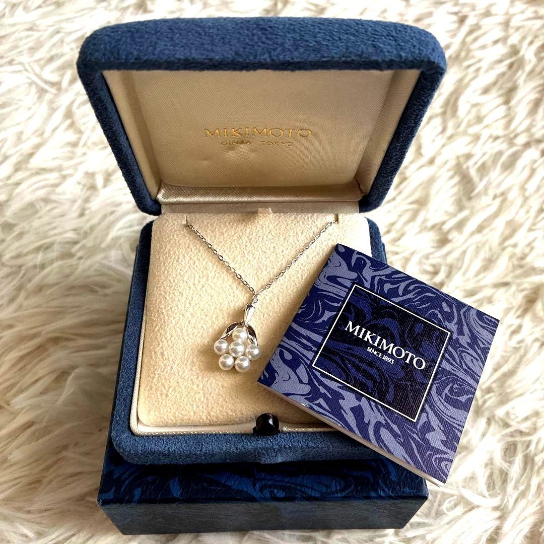 MIKIMOTO pearl necklace with 6 pearls, silver chain, flower motif, displayed with included box