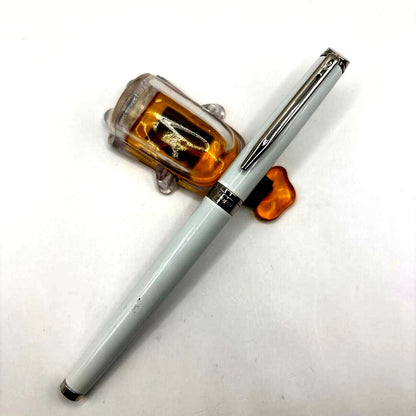 Waterman Metropolitan Essential fountain pen in white with fine nib and converter included