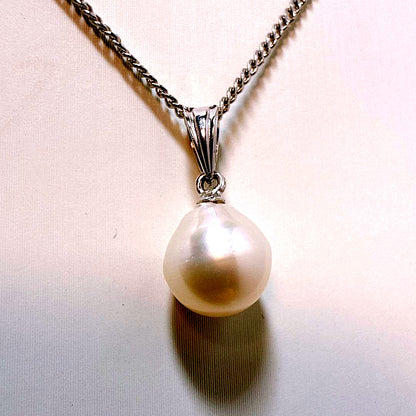Tasaki necklace featuring a 7.8mm pearl pendant with silver material on a 40cm metal chain