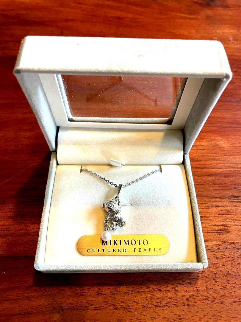 MIKIMOTO Pearl and Silver Teddy Bear Necklace with pendant design and included dedicated case