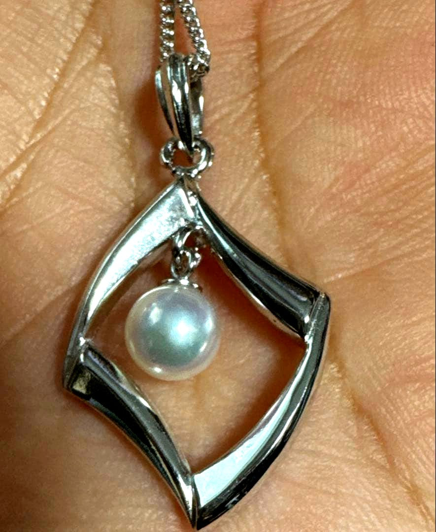 Akoya pearl silver necklace with pinkish luster pearls and silver chain, used condition, engraving on top