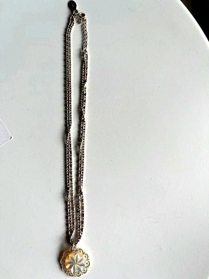 Agete shell necklace featuring natural shell pendant on delicate chain
