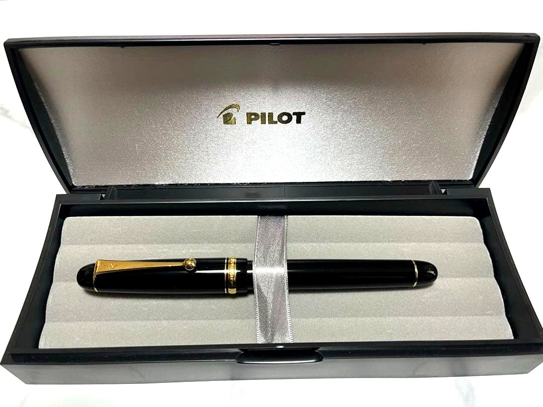 Pilot Fountain Pen 585 14K gold nib with unopened ink bottle and accessories, unused condition