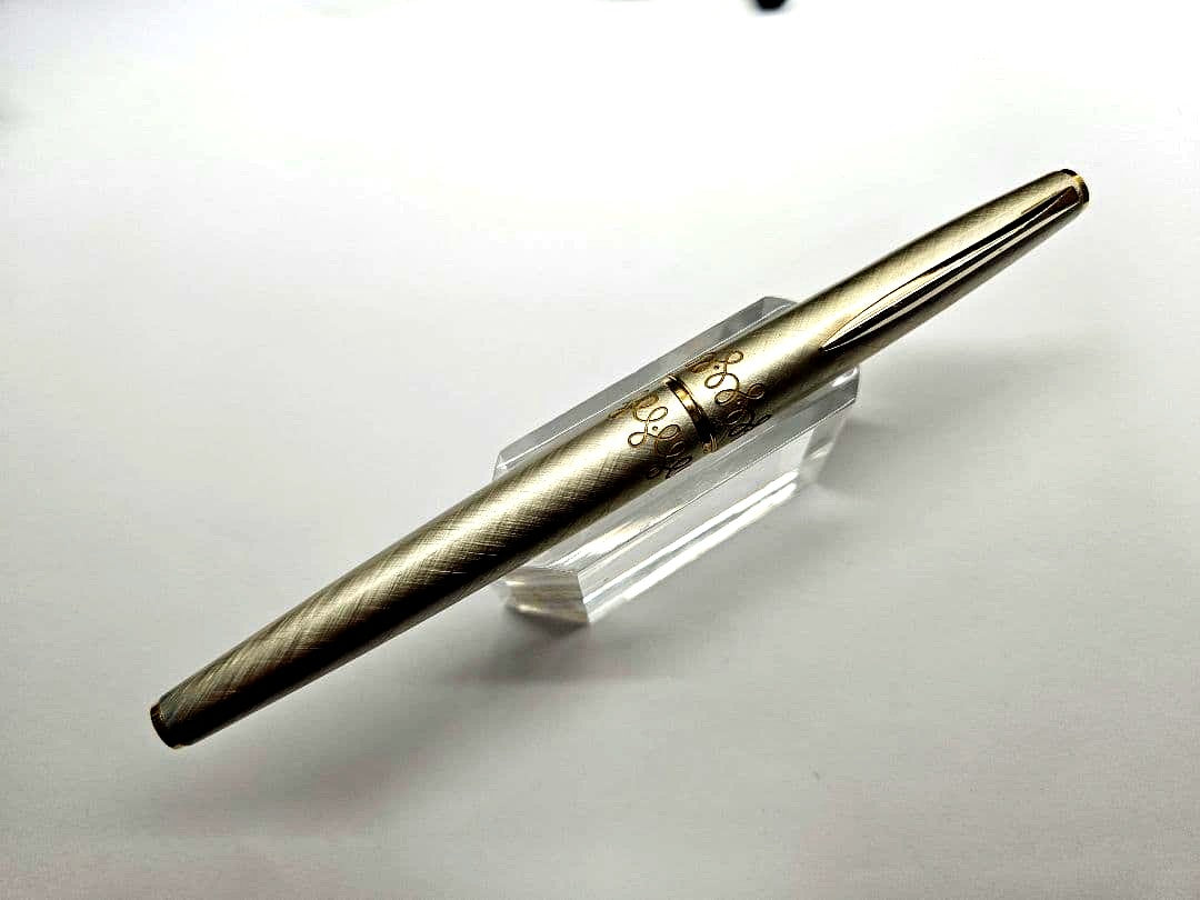 Pilot Lady Fountain Pen F 18K featuring 18-karat gold body, elegant vintage design, discontinued model