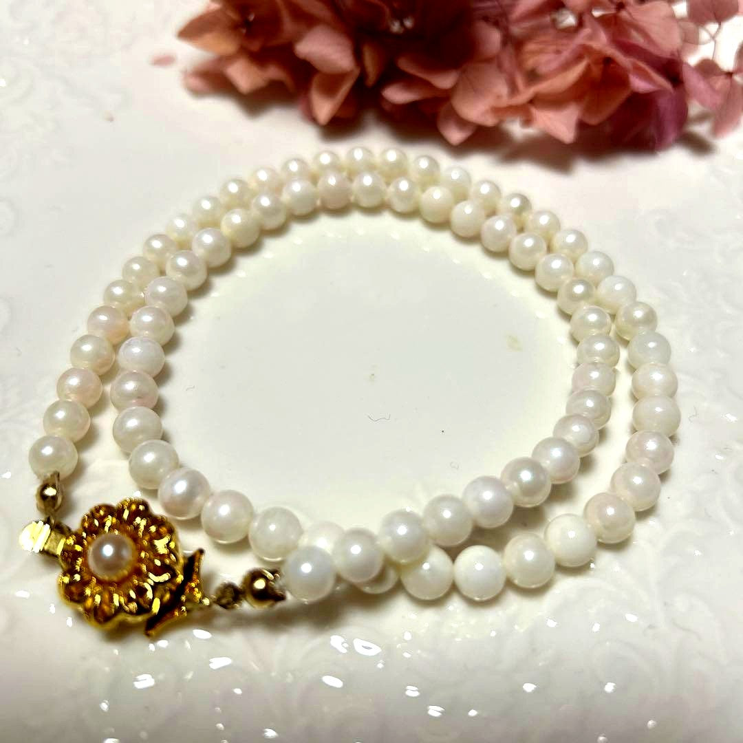 Formal Akoya pearl necklace 42 cm with 6 mm round pearls from Japan on a white background