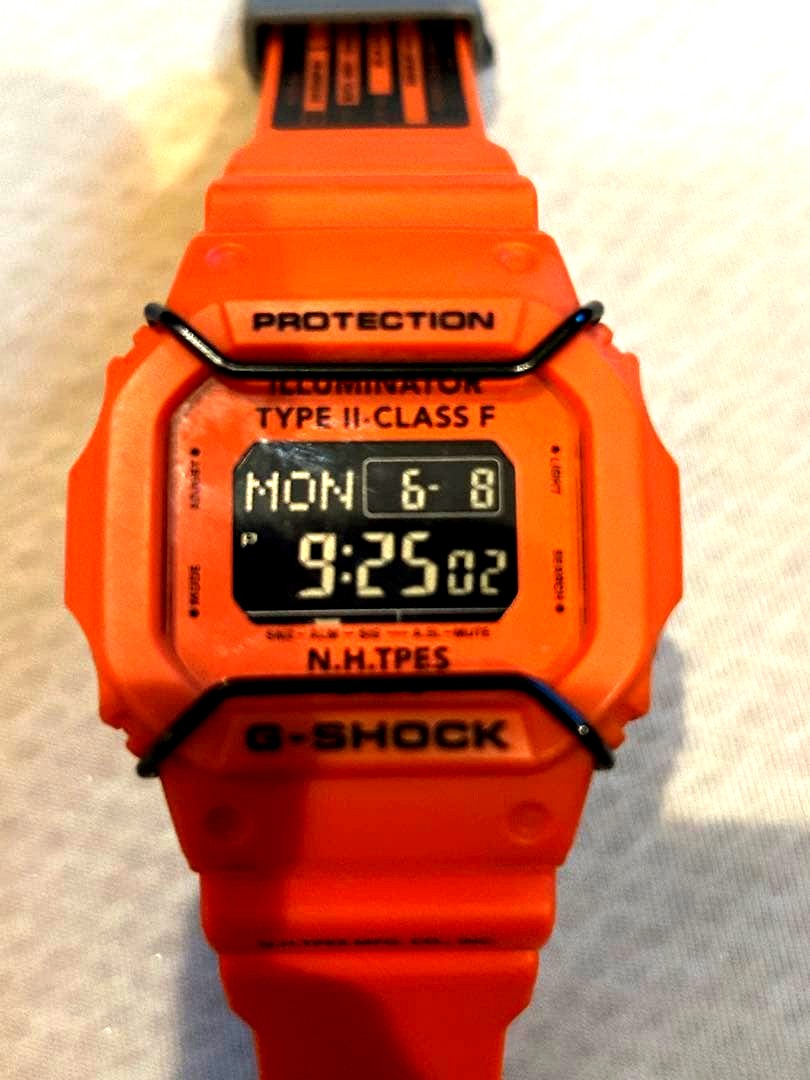Casio G-SHOCK DW N.hollywood wristwatch in good condition with original box, no scratches