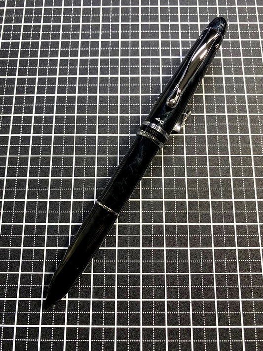 PILOT EXECUT 4C multi-function pen in black and gray with four ballpoint ink colors