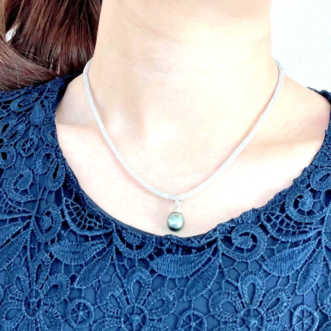 Akoya pearl single necklace with 10mm pearl on silver mesh chain 35cm plus 5cm extender