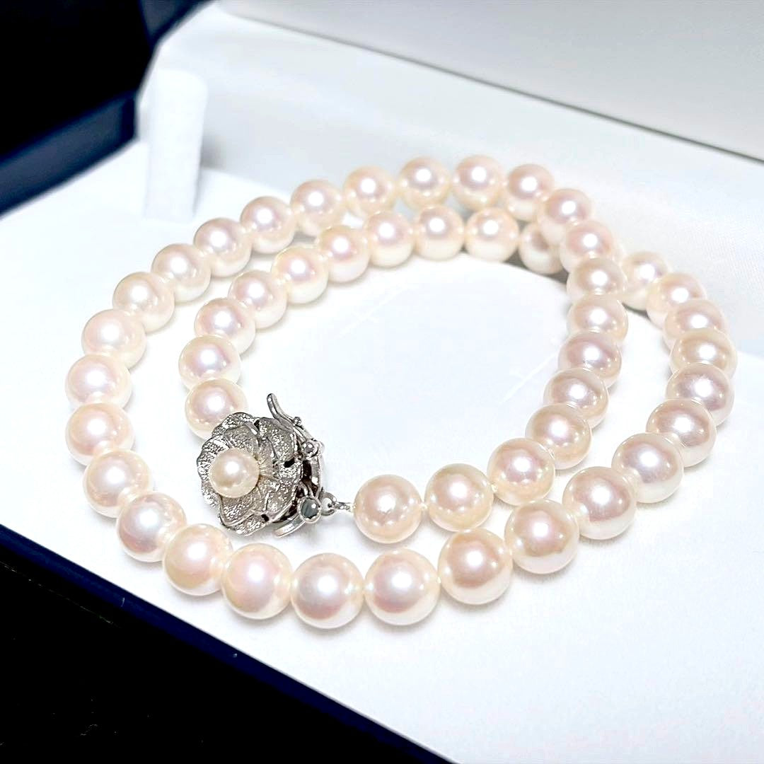 Honka Pearl Akoya necklace with 8.0-8.5mm white pearls and silver clasp on a white background