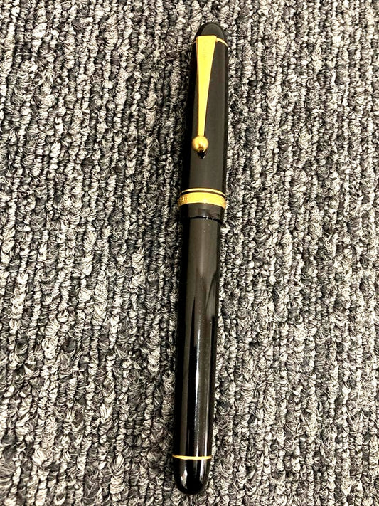 Pilot black fountain pen with 14K-585 fine nib and gold trim
