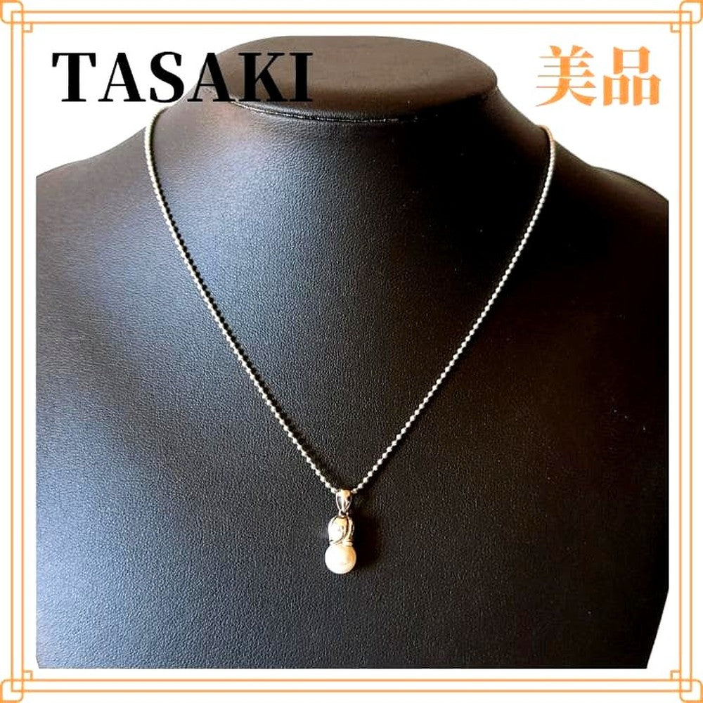 TASAKI pearl necklace featuring 7.4mm diameter pearls on a 42cm chain
