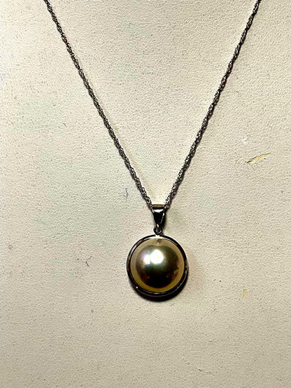 Tasaki Mabe Pearl Necklace with 18K white gold head and platinum chain, approximately 45cm long