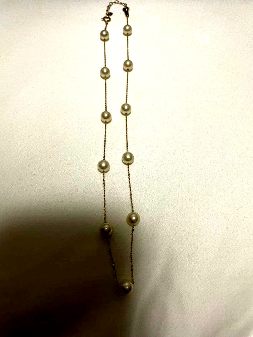 TASAKI 18K gold pearl necklace measuring 40 cm with lustrous pearls and delicate gold chain