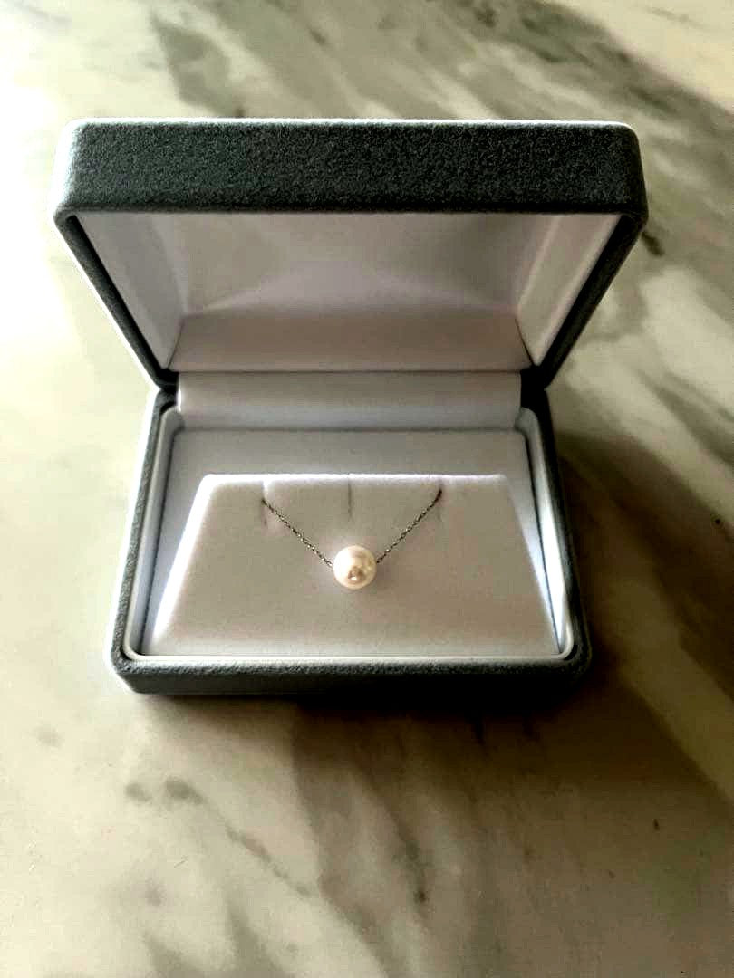 Akoya pearl single pearl necklace with 8mm flower pearl on thin platinum chain 45cm length