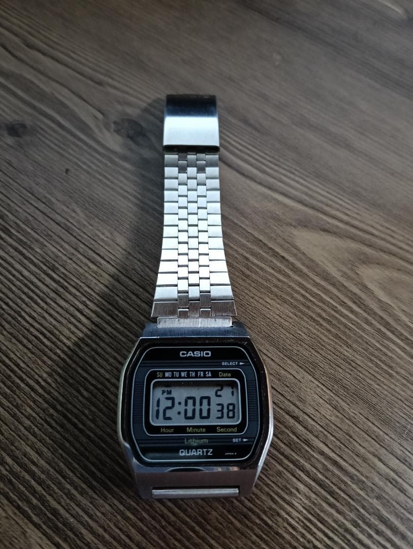 CASIO B815 Digital Men's Watch — Japanese