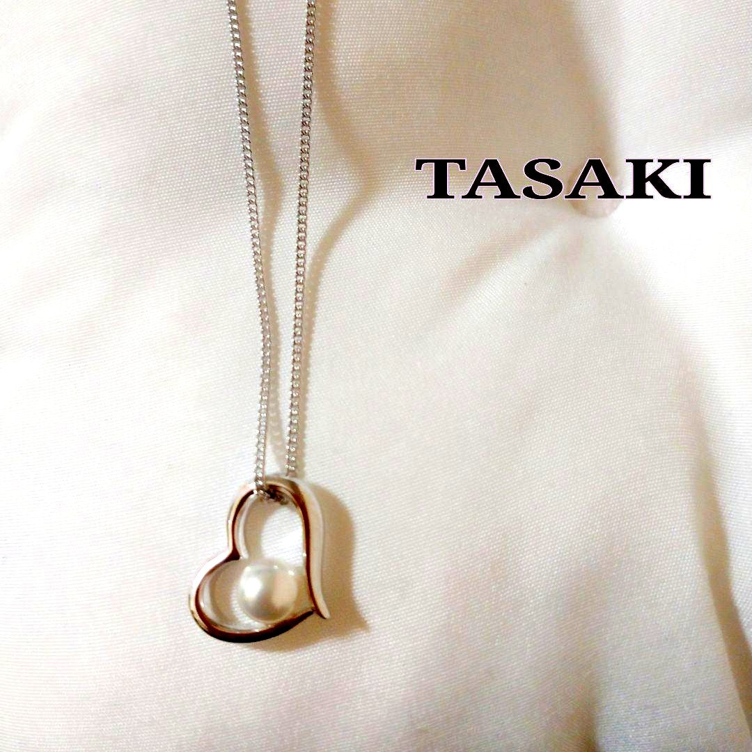 TASAKI silver pearl necklace with heart-shaped pendant measuring 1.7 x 1.3 cm