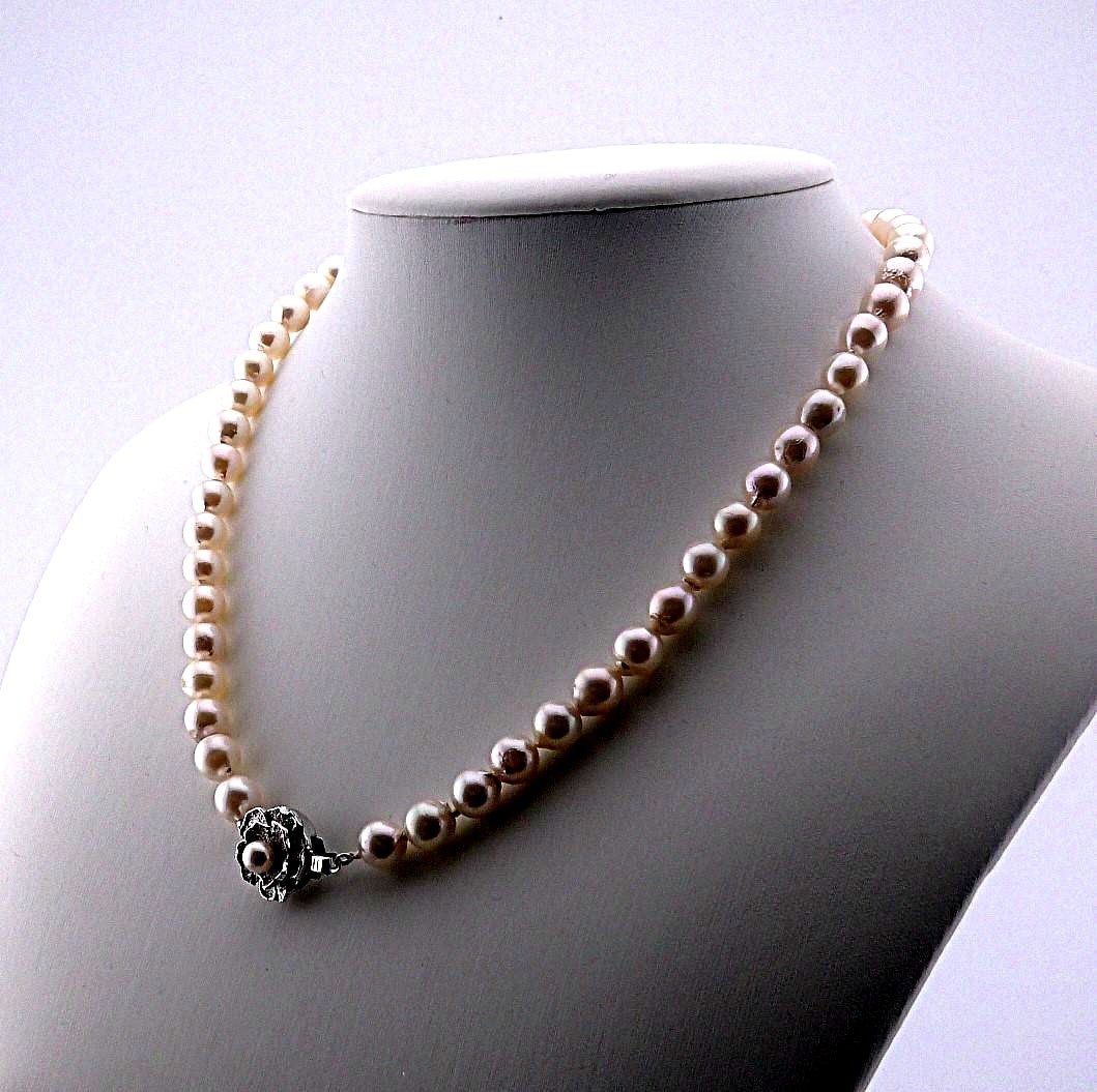 Akoya pearl necklace with 7.0-7.5mm pearls on a 43cm silver chain