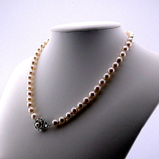 Akoya pearl necklace with 7.0-7.5mm pearls on a 43cm silver chain