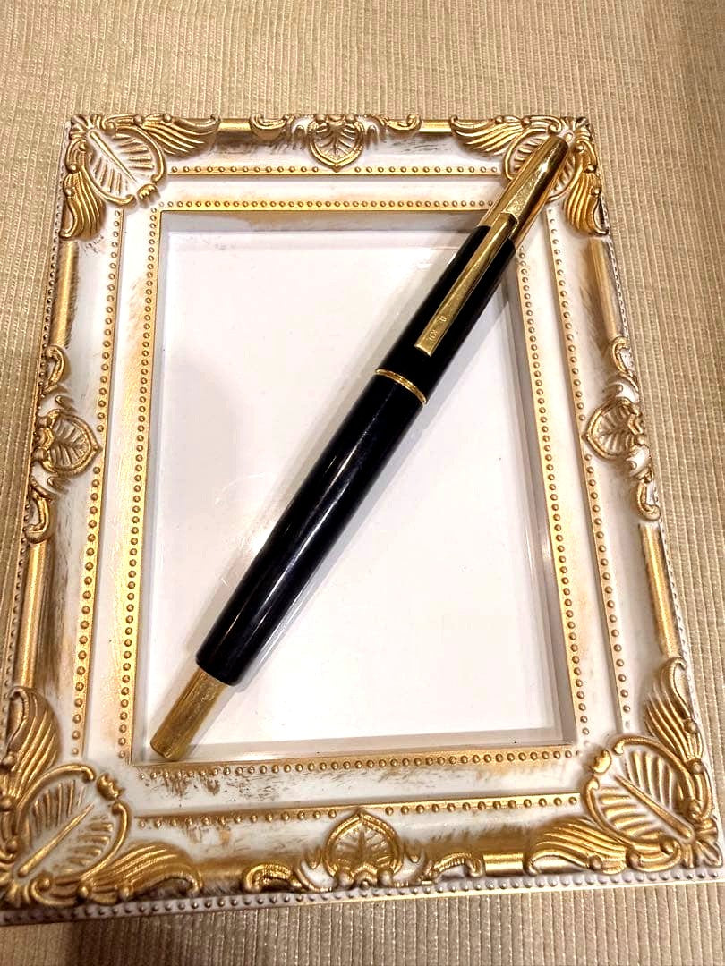 Pilot Click fountain pen with 14K gold nib, black resin body, and gold fittings