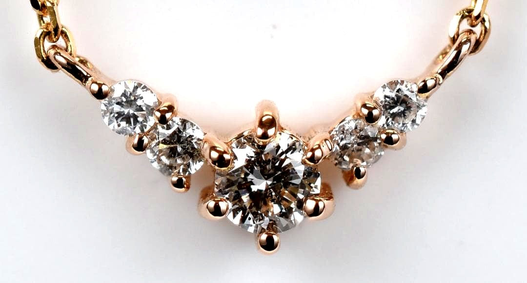 Agete yellow gold necklace featuring 5 diamonds totaling 0.08 carats on a 40cm adjustable chain