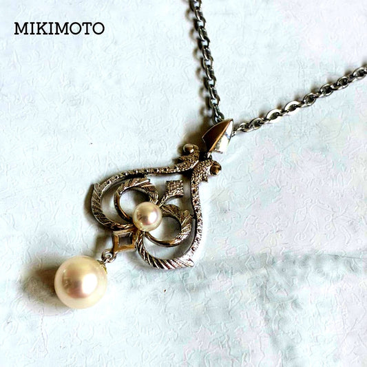Mikimoto necklace featuring a large 0.8 cm Akoya pearl with silver motif and 59 cm silver chain