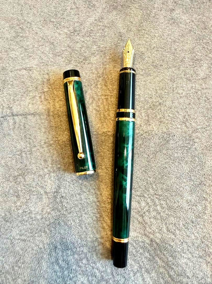 PILOT Gensace fountain pen in marble green with fine nib and included converter accessory