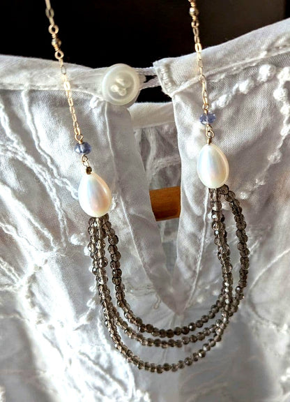 Elegant Agatte necklace with three strands of gray and white pearls and beads