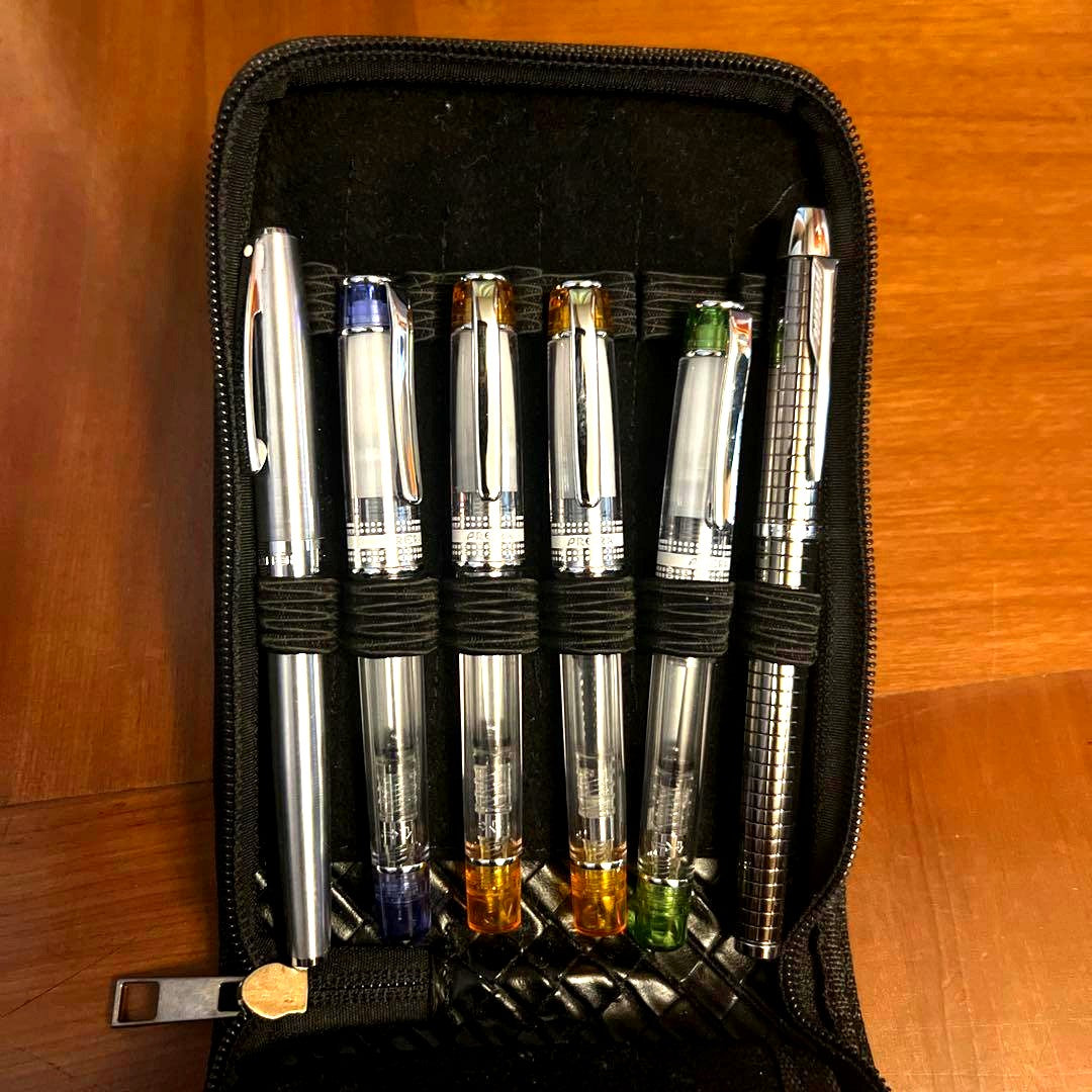 Pilot fountain pen six piece set including six pens and a black pen case