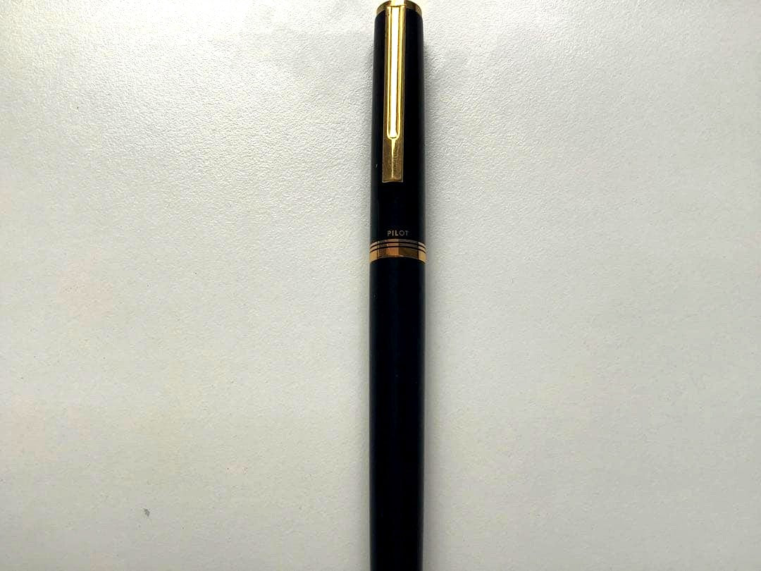 Used PILOT fountain pen with 14K gold nib showing minor scratches and no visible damage