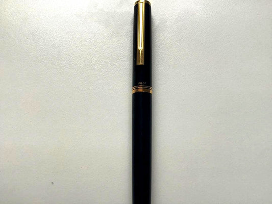Used PILOT fountain pen with 14K gold nib showing minor scratches and no visible damage