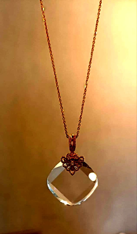 Agete CLASSIC Necklace Charm with K10 gold, diamond, and quartz pendant showing small chips on quartz surface