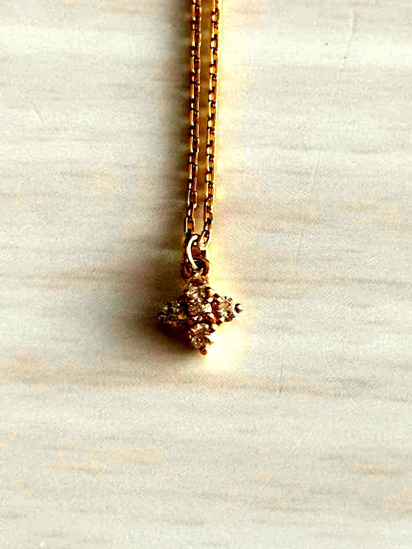 agete K18YG gold necklace with 0.06ct diamond flower pendant on 40cm chain