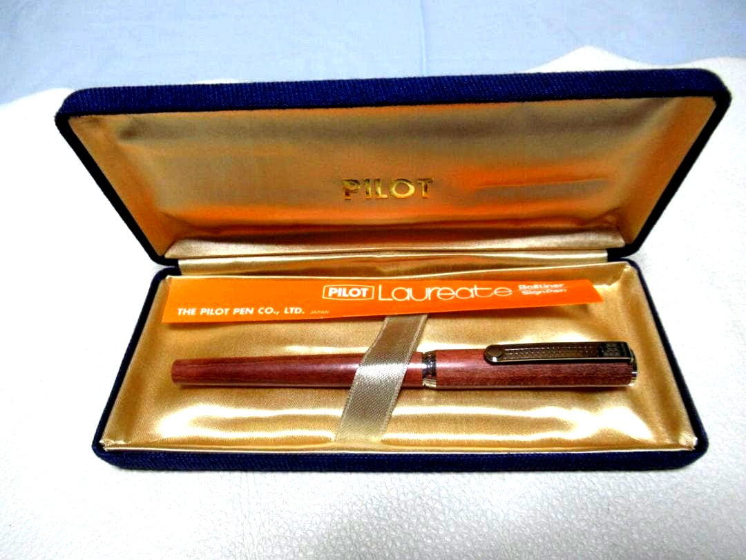 PILOT Laureate water-based ballpoint pen with blue barrel and silver clip, 135mm length