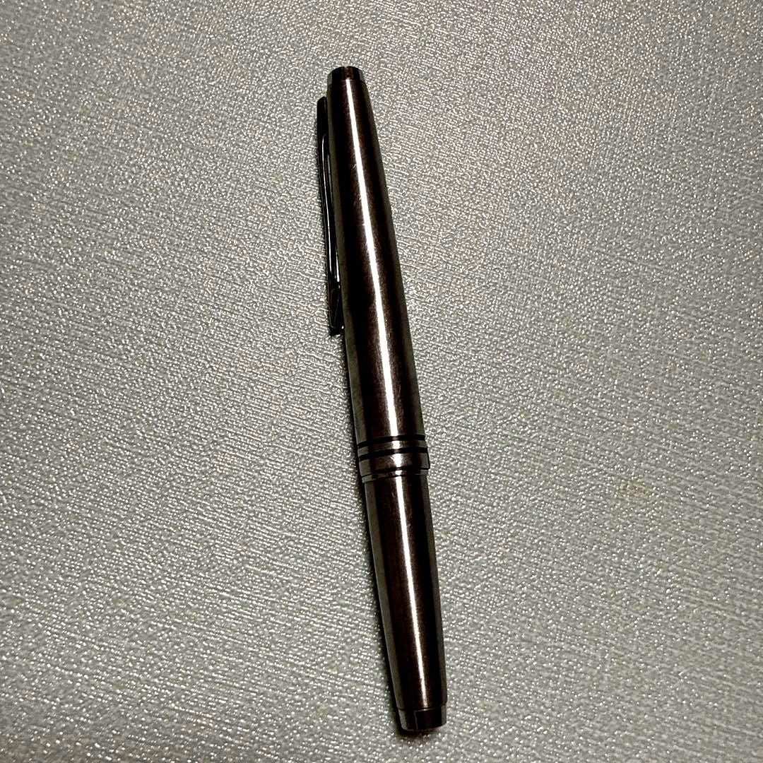 PILOT Silver Fountain Pen with metal body and black grip section on white background