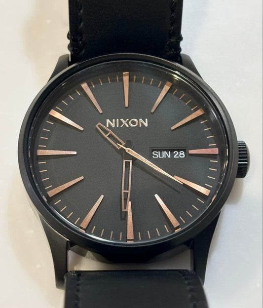 NIXON SENTRY LEATHER Quartz Men's Watch — Japanese