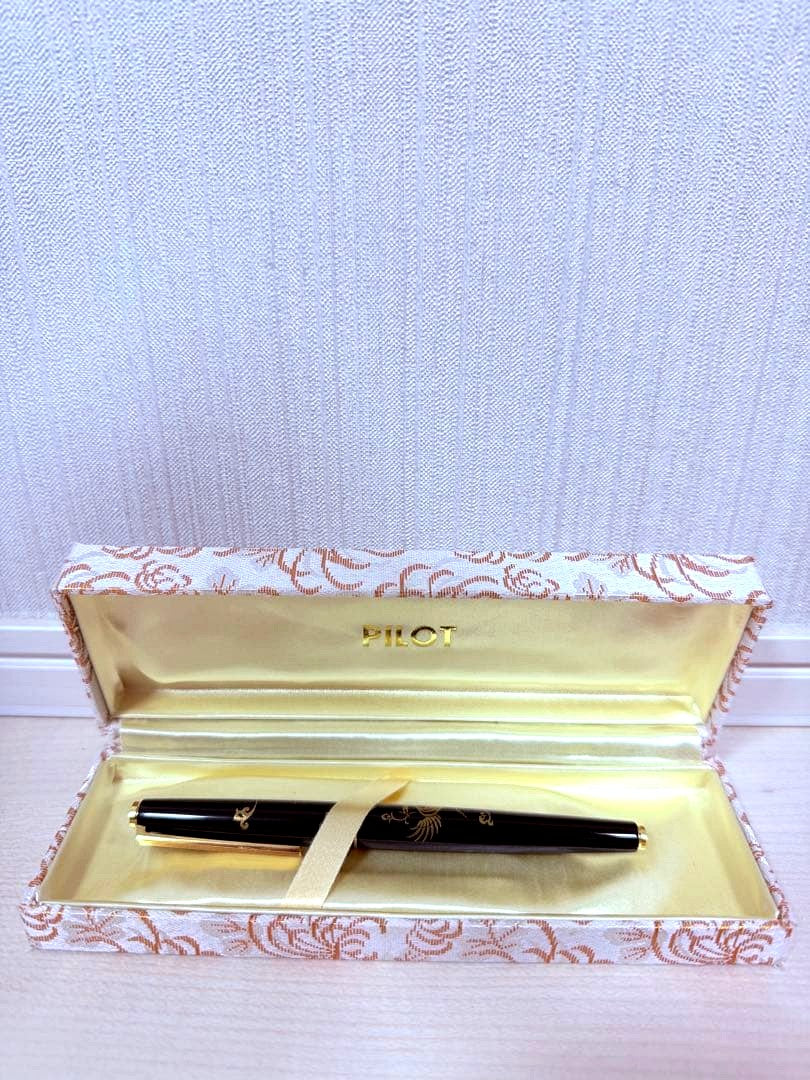 PILOT Heirei Maki-e Phoenix fountain pen with 14K gold nib and decorative box