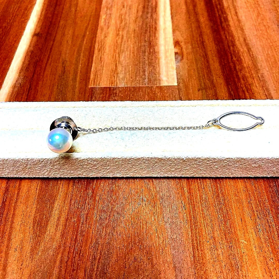 Silver brooch featuring 8.5-9.0mm Akoya pearls with slight scratches and irregular shapes