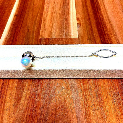 Silver brooch featuring 8.5-9.0mm Akoya pearls with slight scratches and irregular shapes