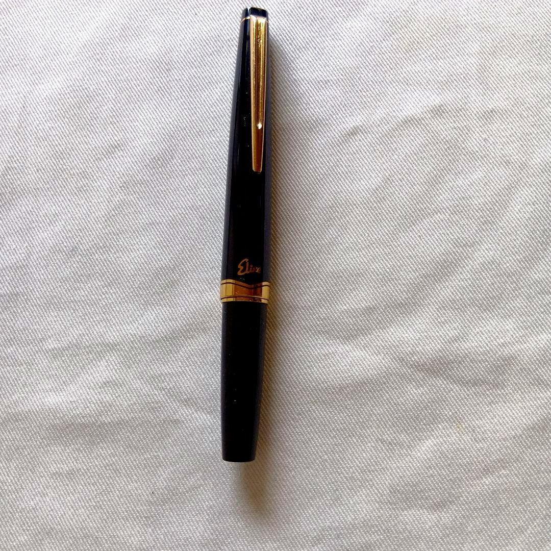 Pilot Fountain Pen in black metal with a classic fountain pen design for elegant writing