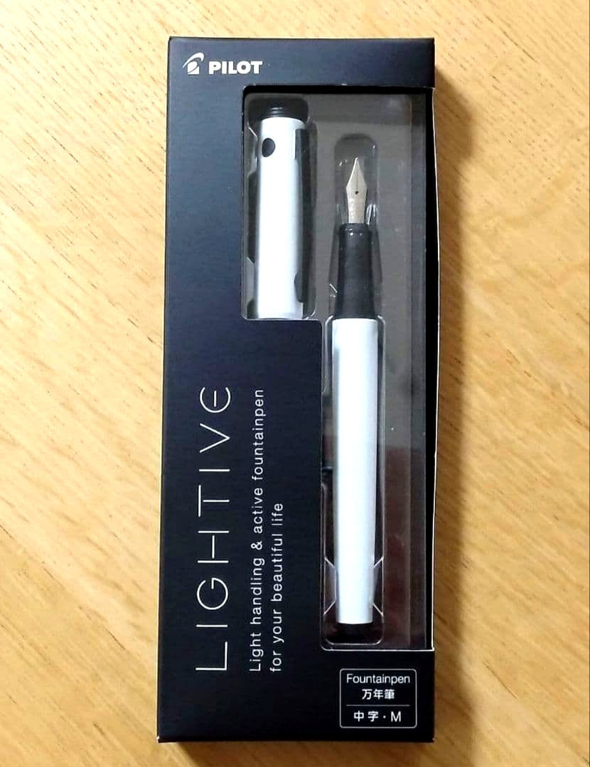 Pilot Livit Lightive fountain pen in Active White with medium nib and sleek design