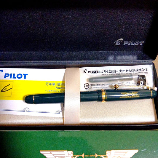 Sleeping Car Twilight Express PILOT fountain pen, new unused condition, displayed with cap on
