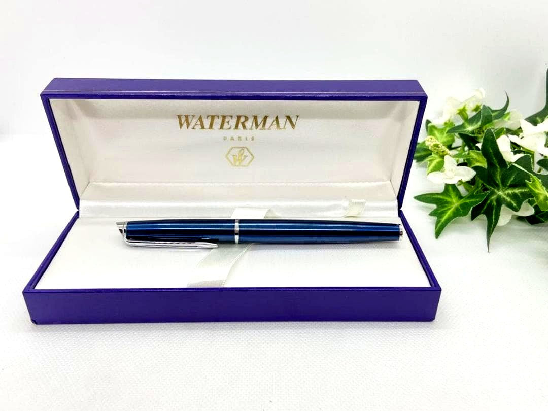 WATERMAN Metropolitan Hemisphaer fountain pen with black and silver body shown uncapped