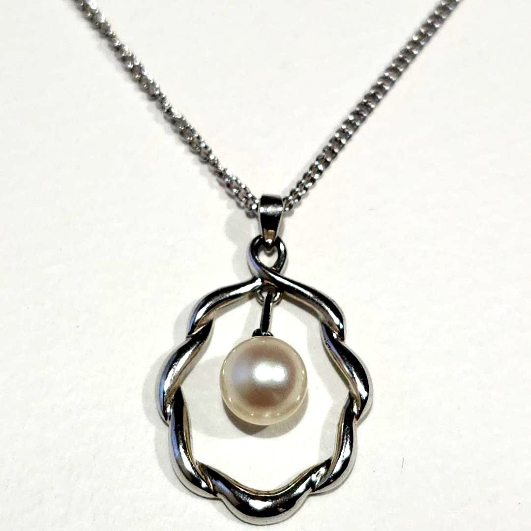 1367 Mikimoto Pearl Necklace with 7mm pearls on 42cm silver chain