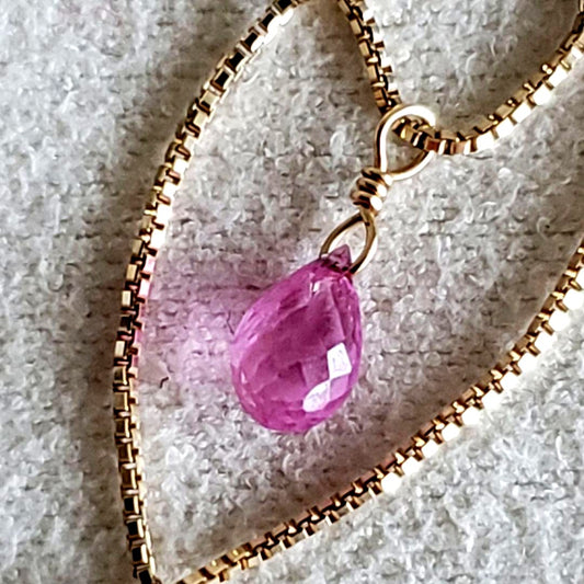 Pink Sapphire Agate necklace with K10 yellow gold Venice chain 36–44 cm and 0.5 x 0.3 cm charm