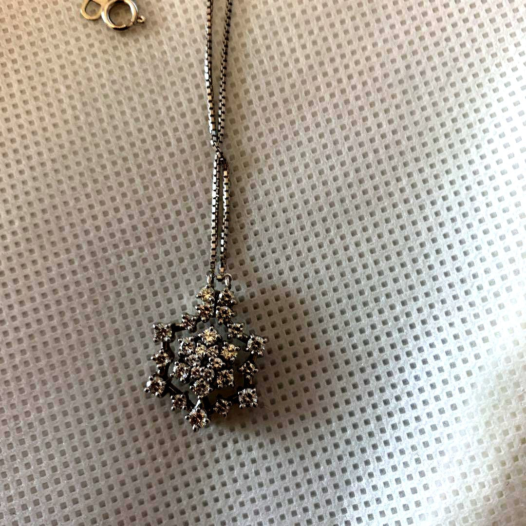 TASAKI pearl and diamond platinum necklace featuring 1 carat diamonds and double-sided magnetic design