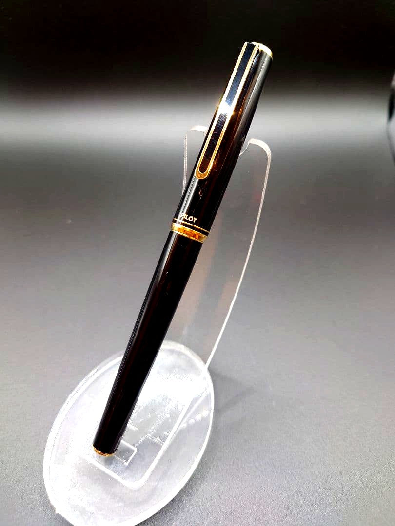 PILOT 14K gold fountain pen with fine point F nib in unused condition
