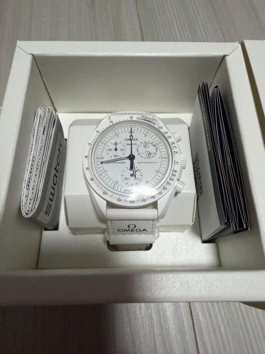 swatch MOONSWATCH SNOOPY Quartz Men's — Japanese